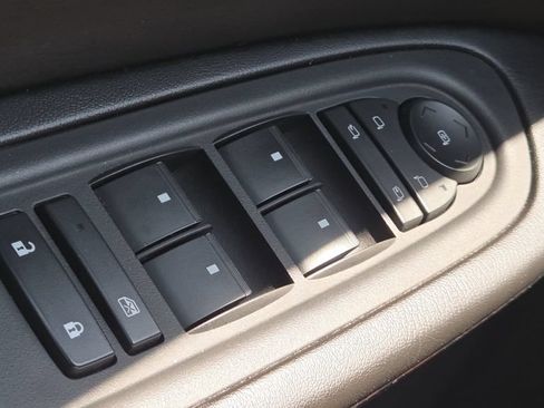 Used 2016 Chevrolet Traverse LTZ AWD/4WD image 29