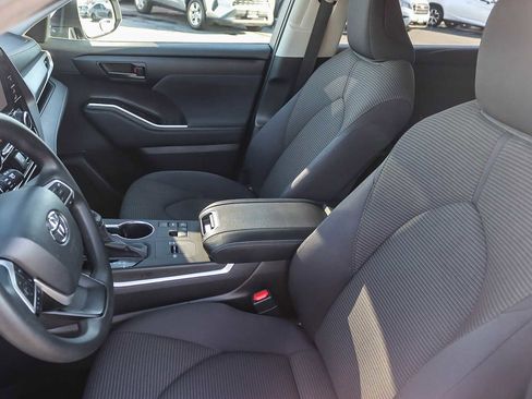 Used 2023 Toyota Highlander L image 16