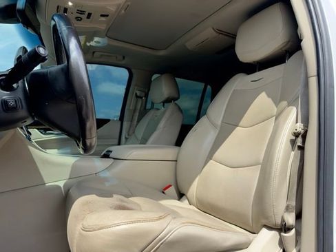 Used 2019 Cadillac Escalade Premium Luxury AWD/4WD image 7
