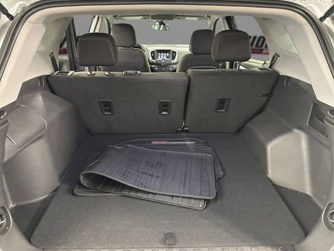 Used 2024 GMC Terrain SLE w/ Driver Convenience Package image 11