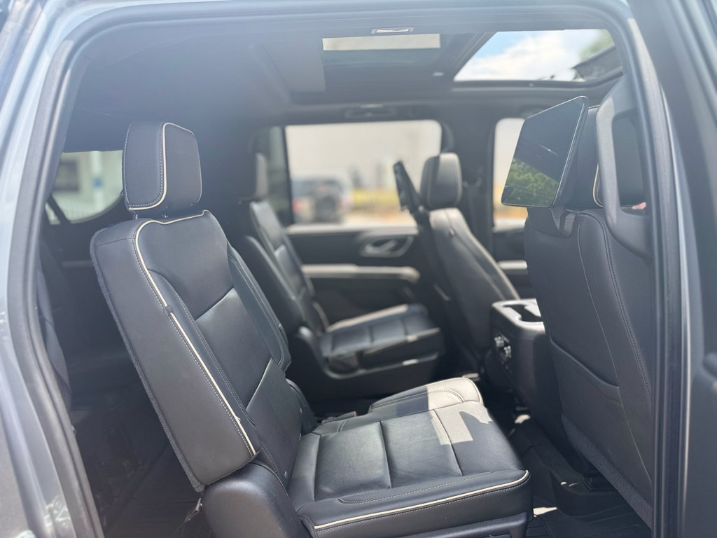 Used 2021 GMC Yukon XL SLT w/ SLT Luxury Plus Package AWD/4WD image 29