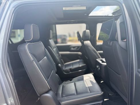Used 2021 GMC Yukon XL SLT w/ SLT Luxury Plus Package AWD/4WD image 29