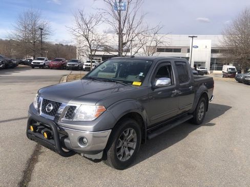 Used 2019 Nissan Frontier SL image 1
