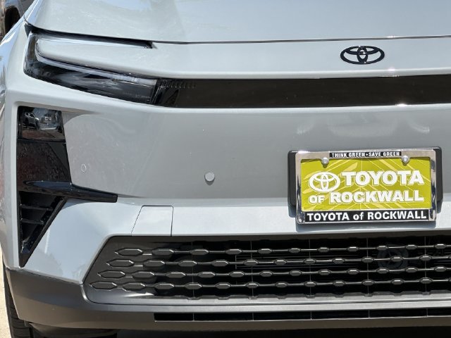 Used 2026 Toyota C-HR AWD/4WD image 8