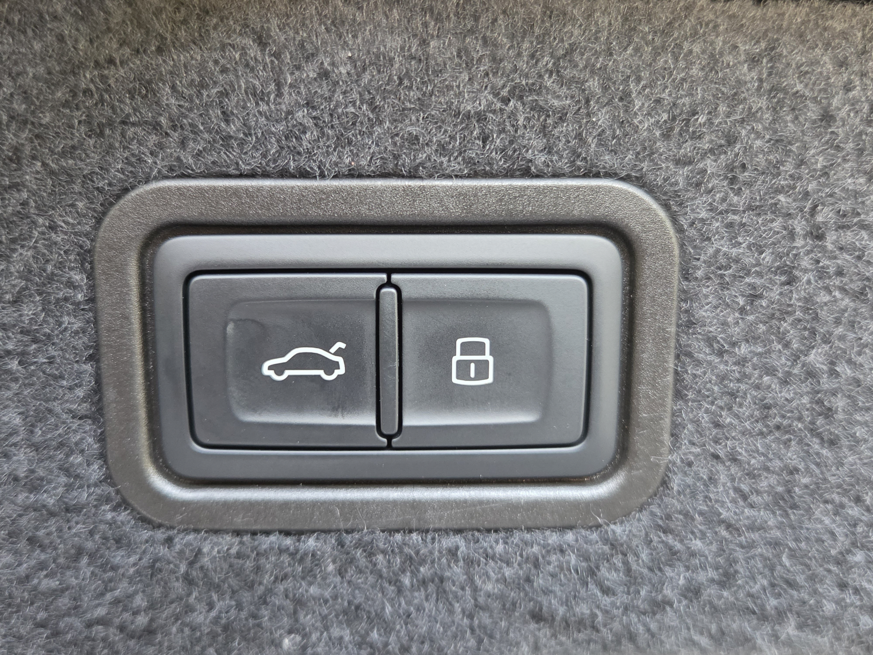 Used 2024 Audi S8 AWD/4WD image 16