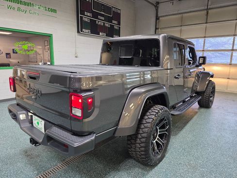 Used 2025 Jeep Gladiator Sport image 6