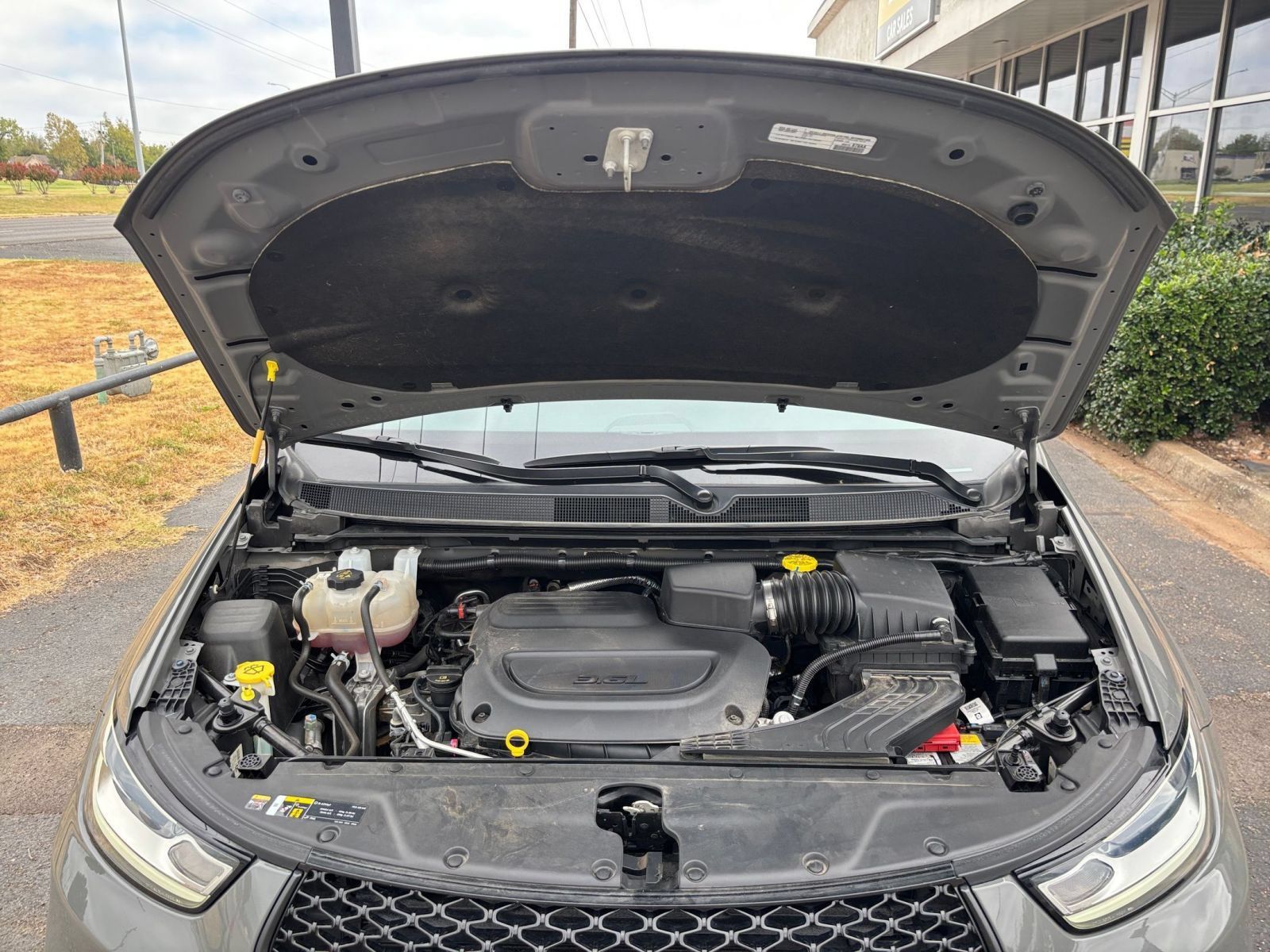 Used 2025 Chrysler Pacifica Limited FWD image 37