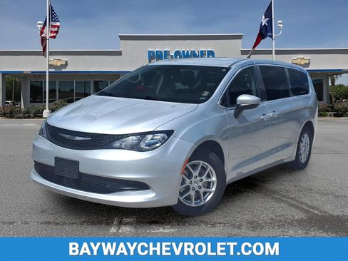 Used 2023 Chrysler Voyager LX FWD image 1