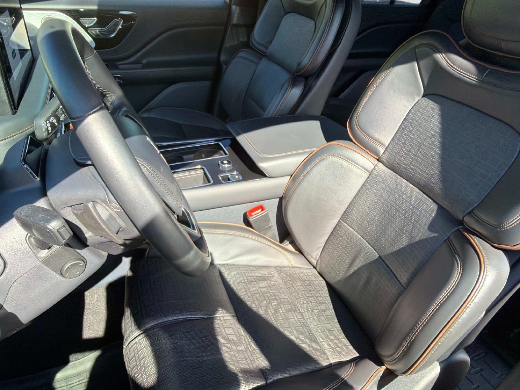 Used 2025 Lincoln Aviator Black Label w/ Jet Appearance Package AWD/4WD image 21