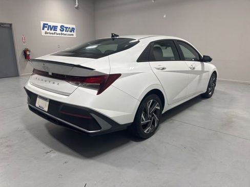 Used 2025 Hyundai Elantra Sport image 5