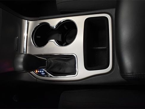 Used 2019 Jeep Grand Cherokee Laredo image 30