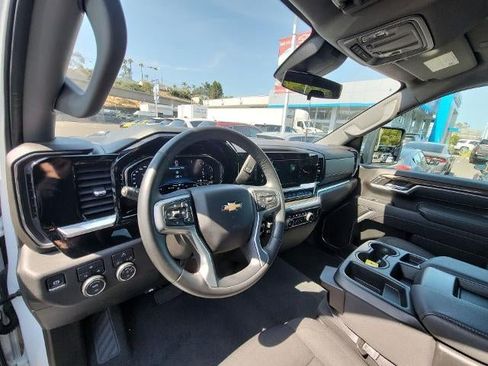 Used 2025 Chevrolet Silverado 2500 LT w/ Convenience Package AWD/4WD image 10