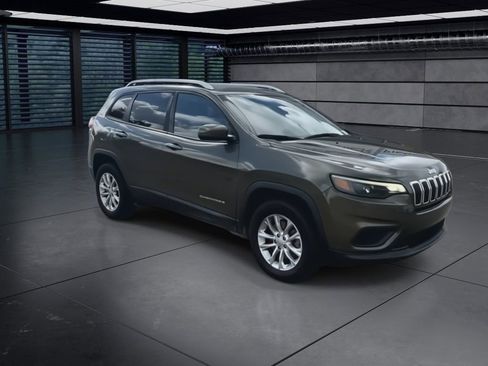 Used 2020 Jeep Cherokee Latitude image 2