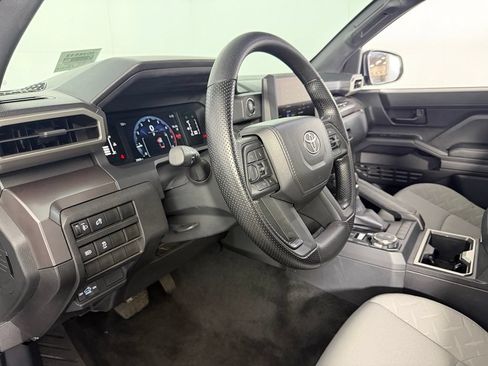 Used 2025 Toyota Tacoma SR5 AWD/4WD image 17