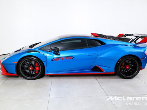 Used 2023 Lamborghini Huracan STO RWD image 5