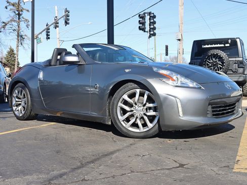 Used 2013 Nissan 370Z Touring image 2