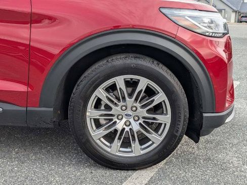Certified 2025 Ford Explorer Platinum RWD image 11
