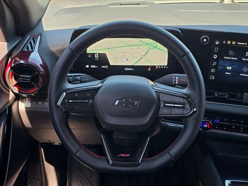 Used 2025 Chevrolet Equinox RS w/ Safety and Technology Package AWD/4WD image 14