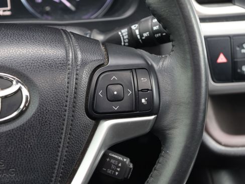 Used 2014 Toyota Highlander XLE image 21