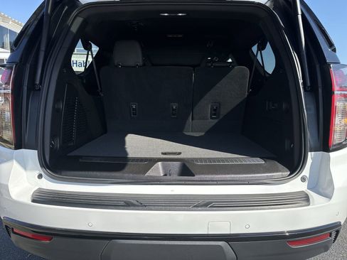 Used 2023 Chevrolet Suburban RST w/ Luxury Package image 34