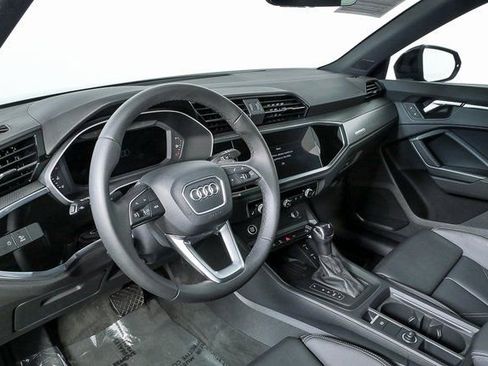 Used 2025 Audi Q3 2.0T Premium w/ Convenience Package image 4