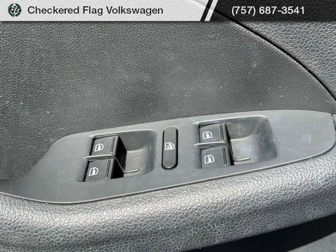 Used 2017 Volkswagen Jetta SE image 14