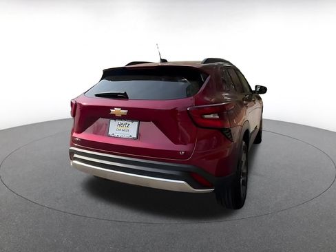 Used 2025 Chevrolet Trax LT w/ LT Convenience Package image 14