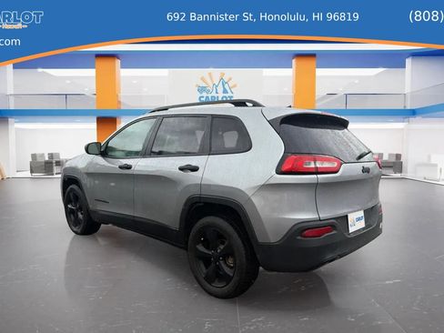 Used 2017 Jeep Cherokee Sport FWD image 6