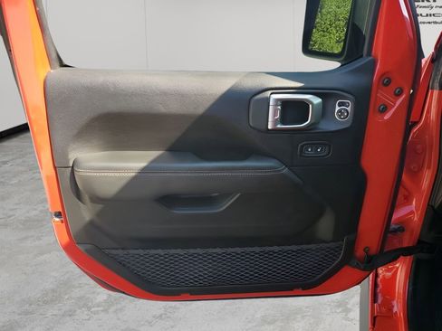 Used 2020 Jeep Gladiator Overland image 24