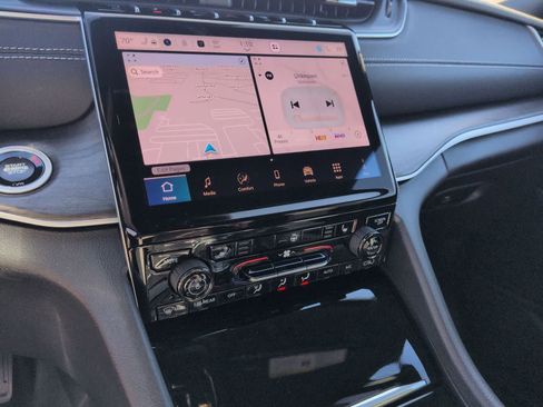 New 2025 Jeep Grand Cherokee Limited w/ Black Appearance Package AWD/4WD image 25