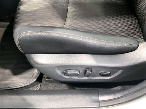 Used 2019 Nissan Rogue S FWD image 19