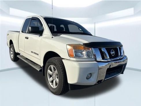 Used 2014 Nissan Titan SV w/ SV Value Truck Package AWD/4WD image 3