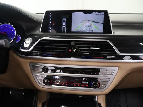 Used 2019 BMW 750i xDrive w/ Executive Package AWD/4WD image 31