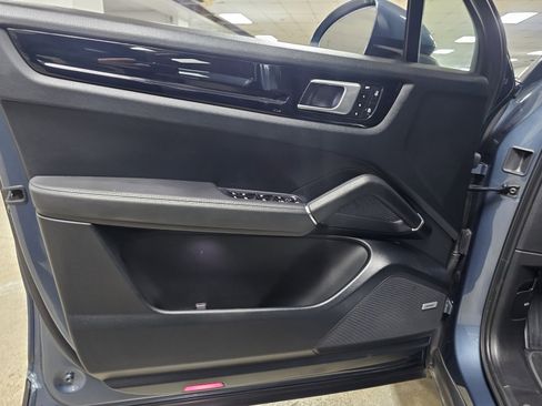 Used 2019 Porsche Cayenne image 11