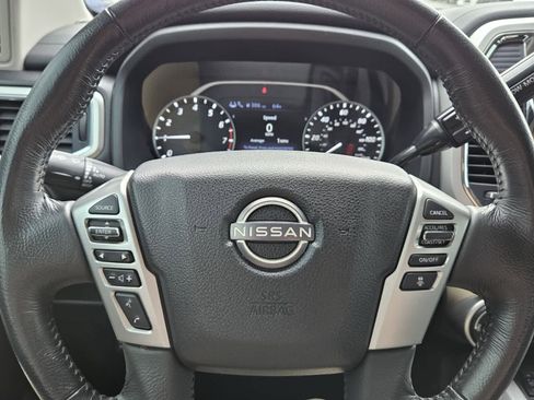Used 2024 Nissan Titan SV w/ SV Convenience Package image 11