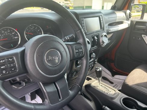 Used 2014 Jeep Wrangler Unlimited Sahara w/ Connectivity Group AWD/4WD image 7