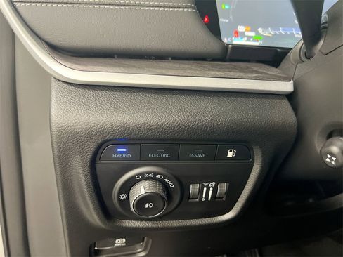 New 2025 Jeep Grand Cherokee Limited 4xe w/ Luxury Tech Group II image 15