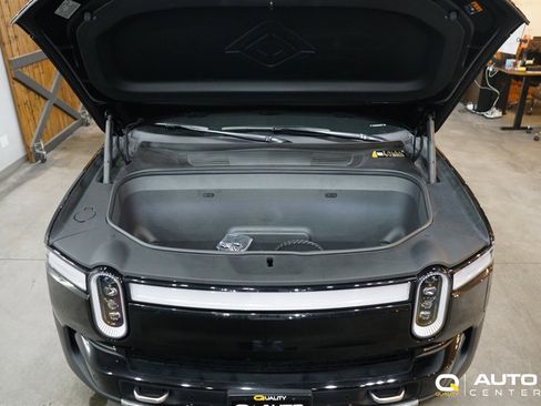 Used 2023 Rivian R1T Launch Edition image 8