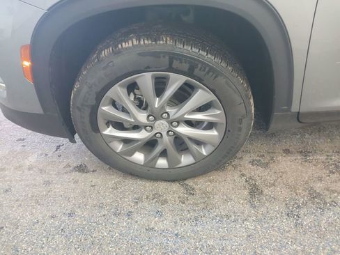 Used 2025 Buick Enclave Preferred image 13