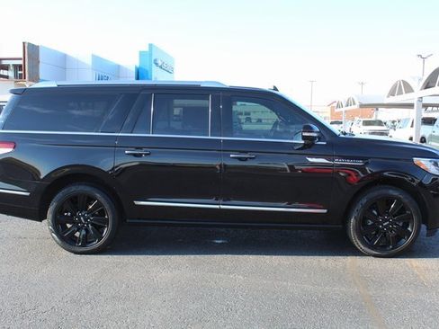 Used 2024 Lincoln Navigator L Reserve image 2