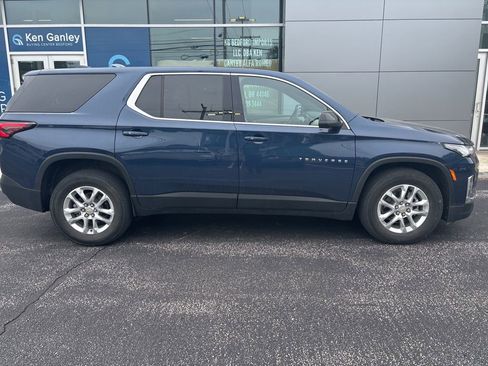 Used 2022 Chevrolet Traverse LS AWD/4WD image 6
