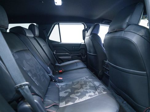 Used 2025 Toyota 4Runner SR5 AWD/4WD image 30