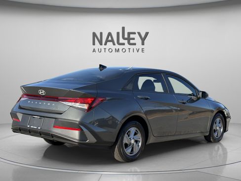 Used 2025 Hyundai Elantra SE image 6