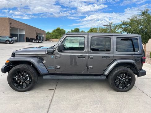 Used 2025 Jeep Wrangler Unlimited Sahara AWD/4WD image 11