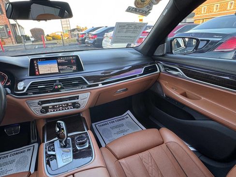 Used 2020 BMW 750i xDrive w/ Autobahn Package image 22