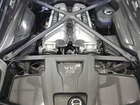 Used 2017 Audi R8 V10 image 2