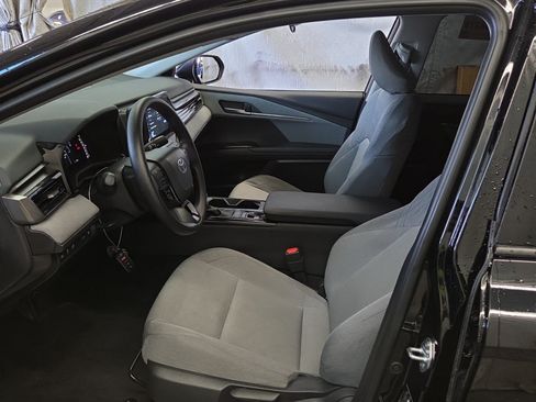Used 2026 Toyota Camry LE FWD image 10