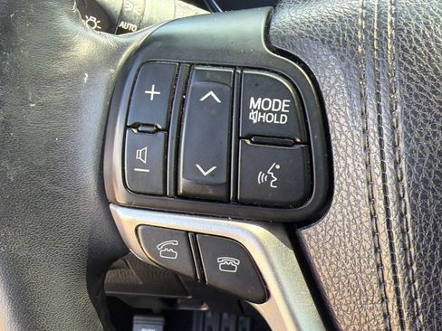 Used 2016 Toyota Highlander XLE FWD image 16