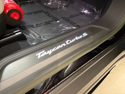 Certified 2023 Porsche Taycan Cross Turismo AWD/4WD image 16