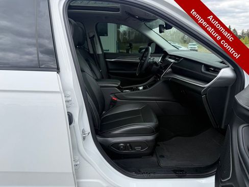 Used 2023 Jeep Grand Cherokee Limited w/ Black Appearance Package AWD/4WD image 46